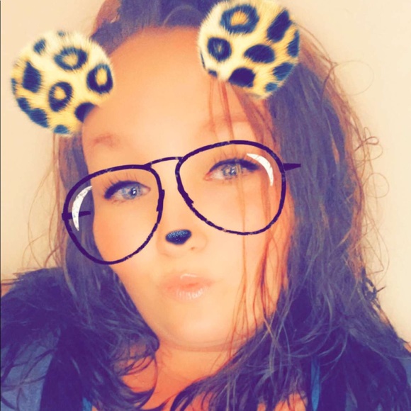 Meet your Posher, Amanda - Picture 1 of 4